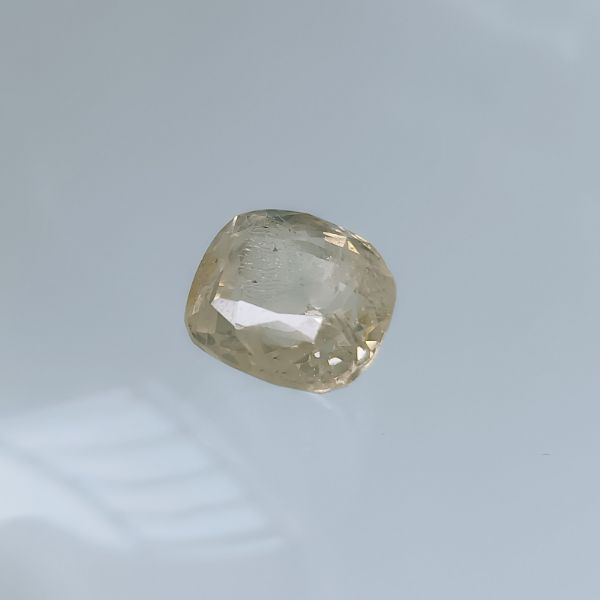 Yellow Sapphire - 5.77 carats