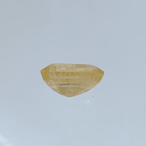 Yellow Sapphire - 6.80 carats