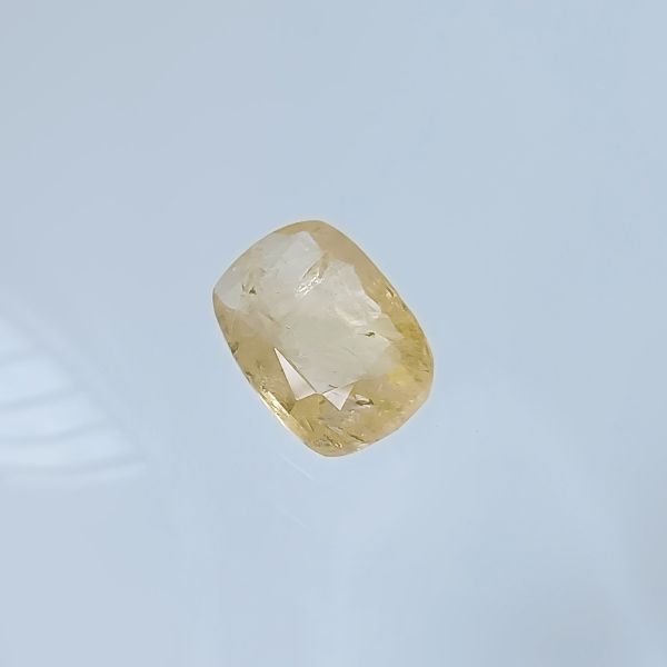 Yellow Sapphire - 6.80 carats