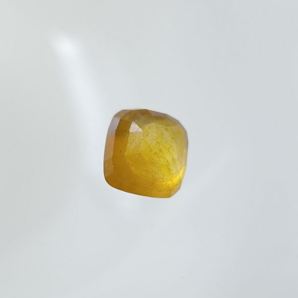 Yellow Sapphire 3.52 carats Bangkok 