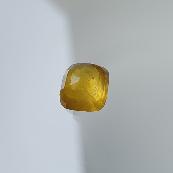 Yellow Sapphire 3.52 carats Bangkok 