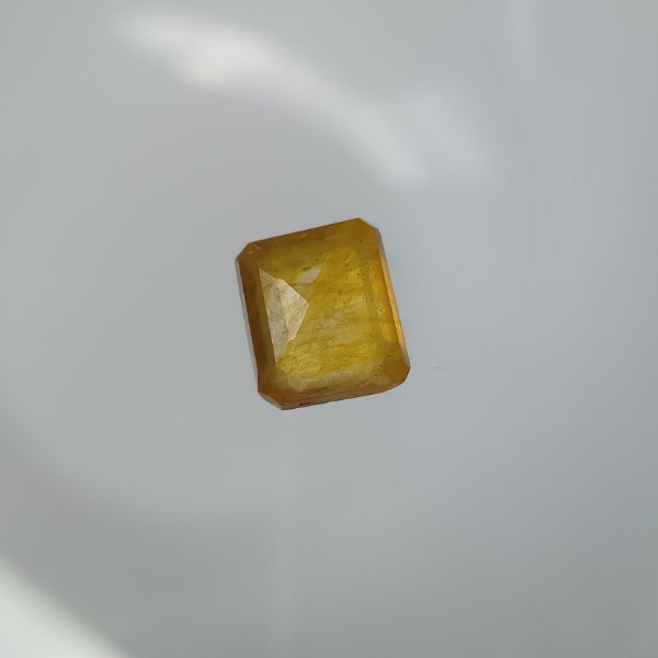Yellow Sapphire 3.74 carats Bangkok