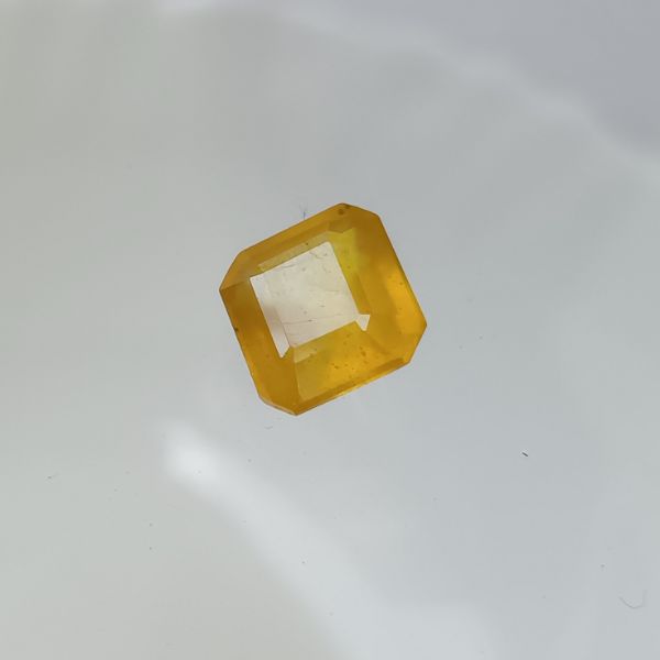 Yellow Sapphire 5.05 carats Bangkok