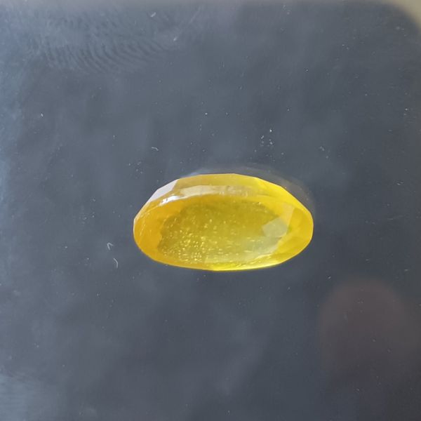 Yellow Sapphire 5.77 carats Bangkok
