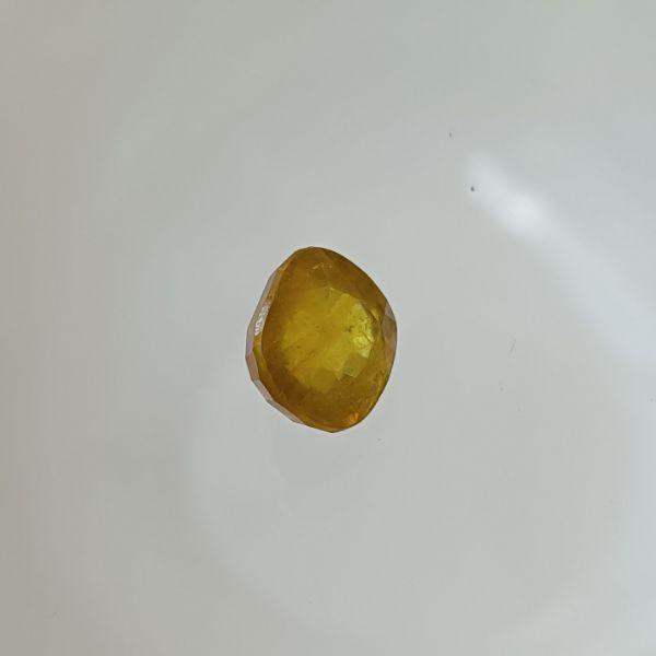 Yellow Sapphire 5.81 carats Bangkok