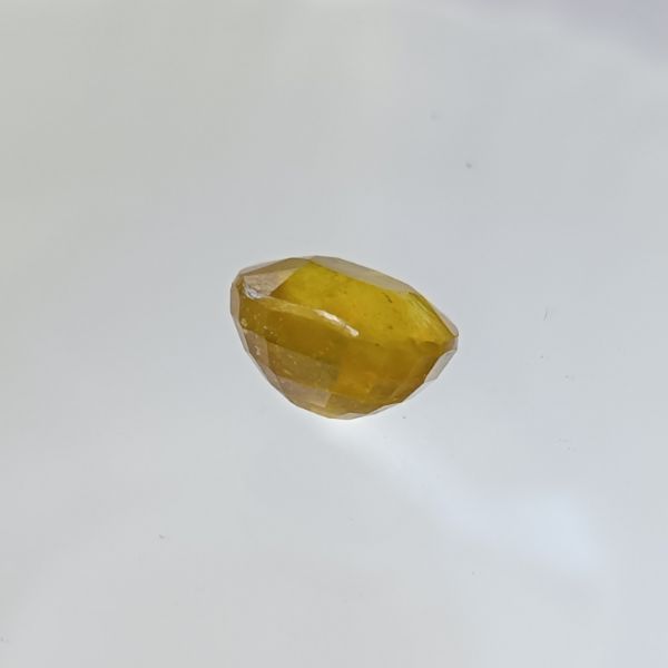 Yellow Sapphire 5.81 carats Bangkok