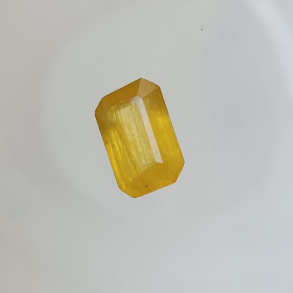 Yellow Sapphire 5.86 carats Bangkok