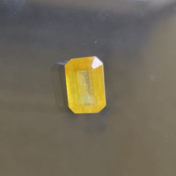 Yellow Sapphire 5.86 carats Bangkok