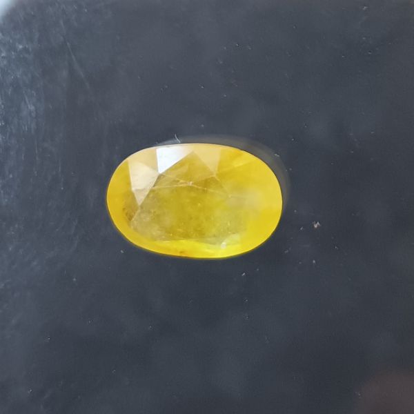 Yellow Sapphire 6.31 carats Bangkok