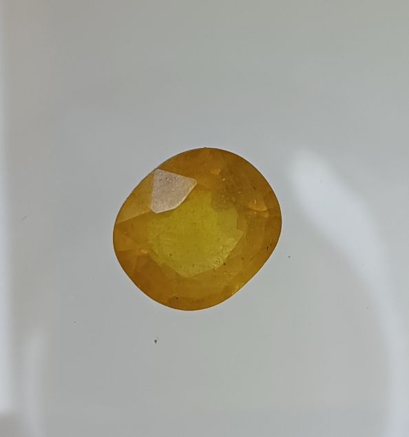 Yellow Sapphire 6.93 carats Bangkok