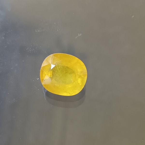 Yellow Sapphire 6.93 carats Bangkok