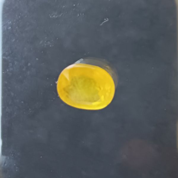 Yellow Sapphire 6.93 carats Bangkok