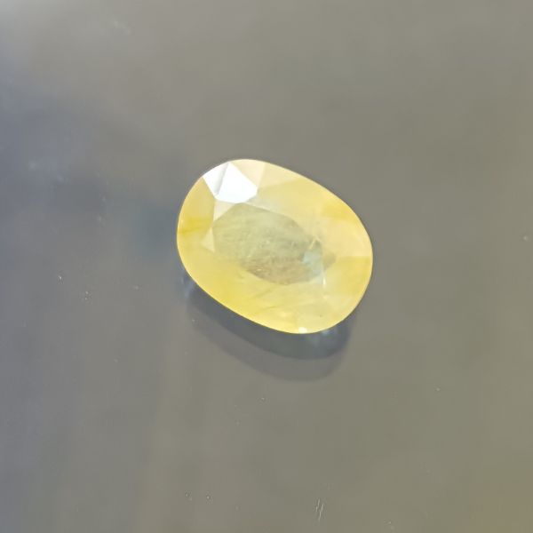Yellow Sapphire 6.95 carats Bangkok
