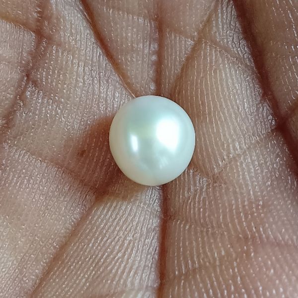 Fresh water Pearl 2.58 carats 