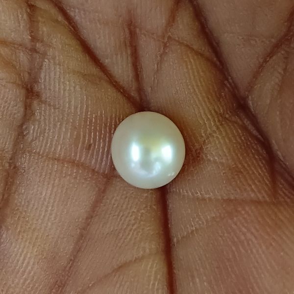Fresh water Pearl 2.67 carats 