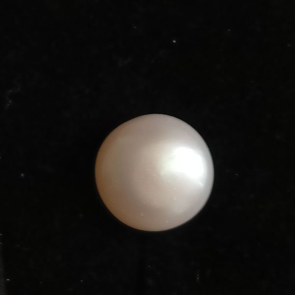 Fresh water Pearl 4.05 carats 