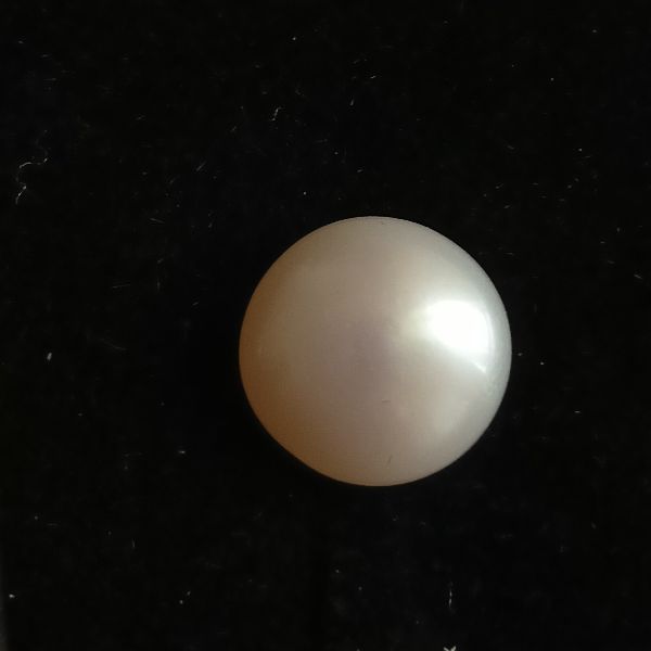 Fresh water Pearl 4.05 carats 