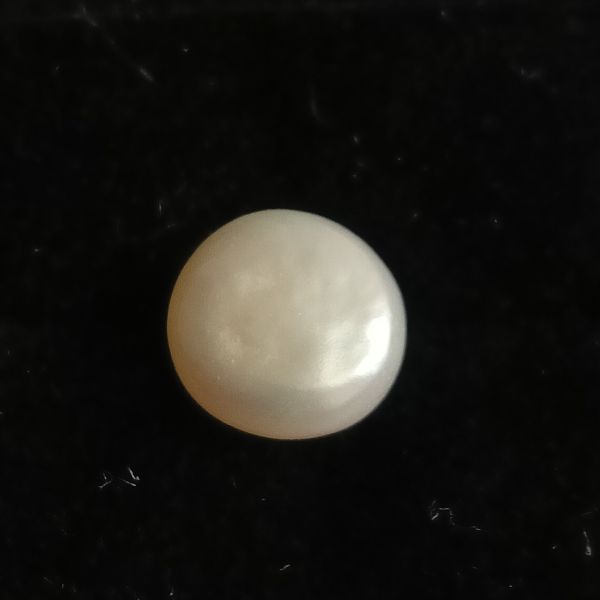 Fresh water Pearl 4.1 carats 