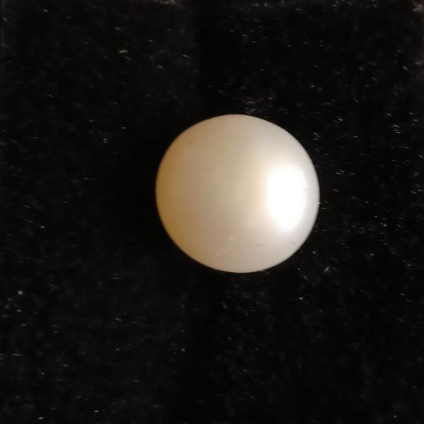 Fresh water Pearl 4.54 carats 