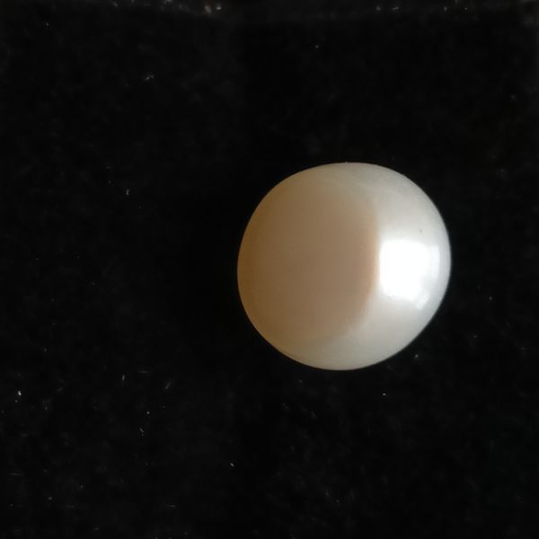 Fresh water Pearl 4.54 carats 