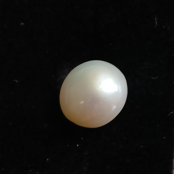 Fresh water Pearl 4.6 carats 