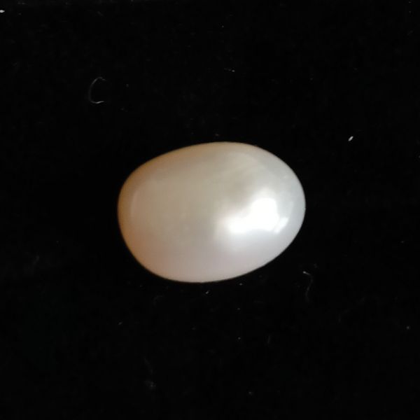 Fresh water Pearl 4.88 carats 