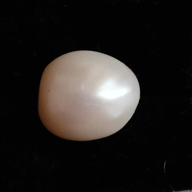 Fresh water Pearl 5.86 carats 