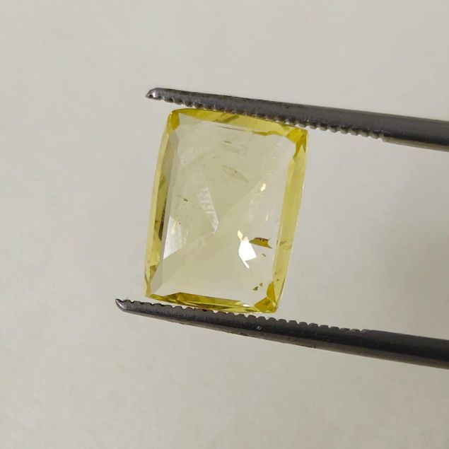 Picture of Yellow Sapphire - 4.42 carats