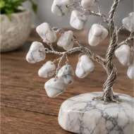 Howlite Gemstone Tree chip and wire branch detail