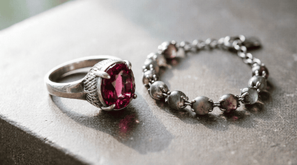 Gemstone bracelet and jewellery-setting reference composition